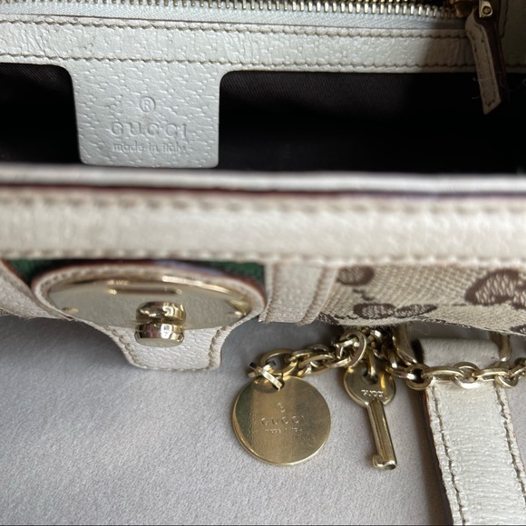 40% PRICE DROP!!
$4777 (was $795)
GUCCI Treasure Boston w/Key And Charm - Picture 7 of 16